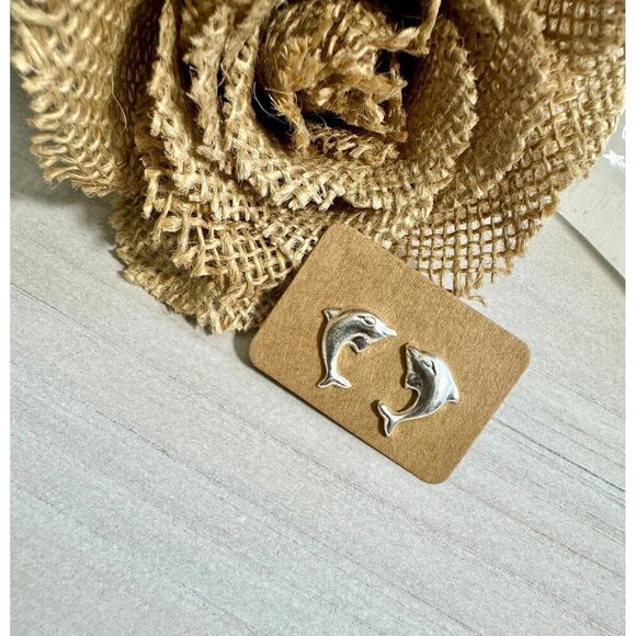Dolphin Earrings , Dolphin Stud Earrings, 925 Silver Stud Earrings , Beach Stud - Picture 1 of 4